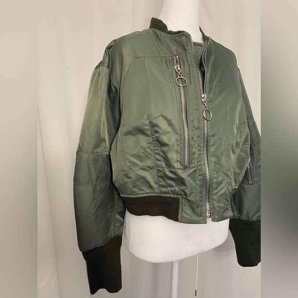 NWT Fate Army Green Zip Up Cropped Bomber Jacket With Ribbed Cuffs And Neckline - Picture 3 of 14